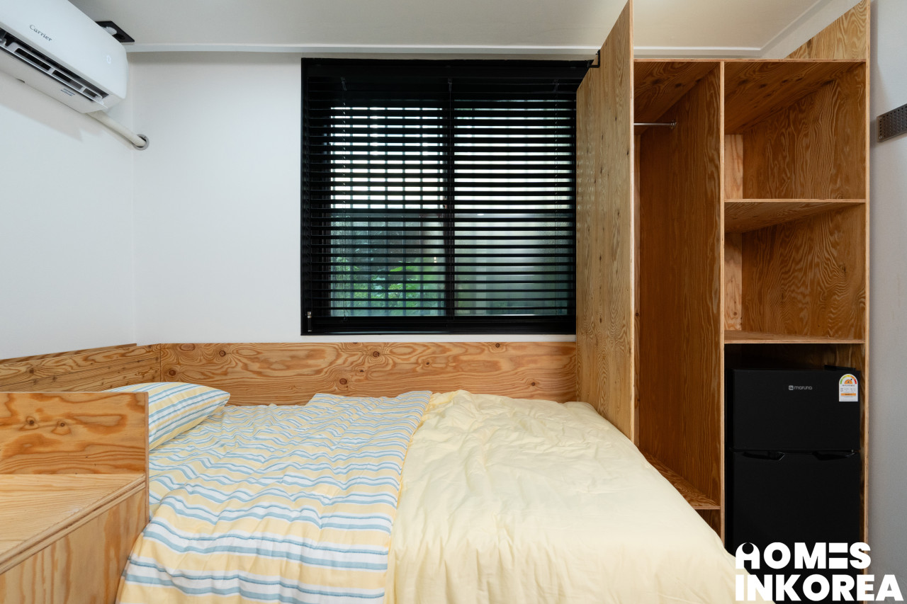 room_04_03 로고.jpg