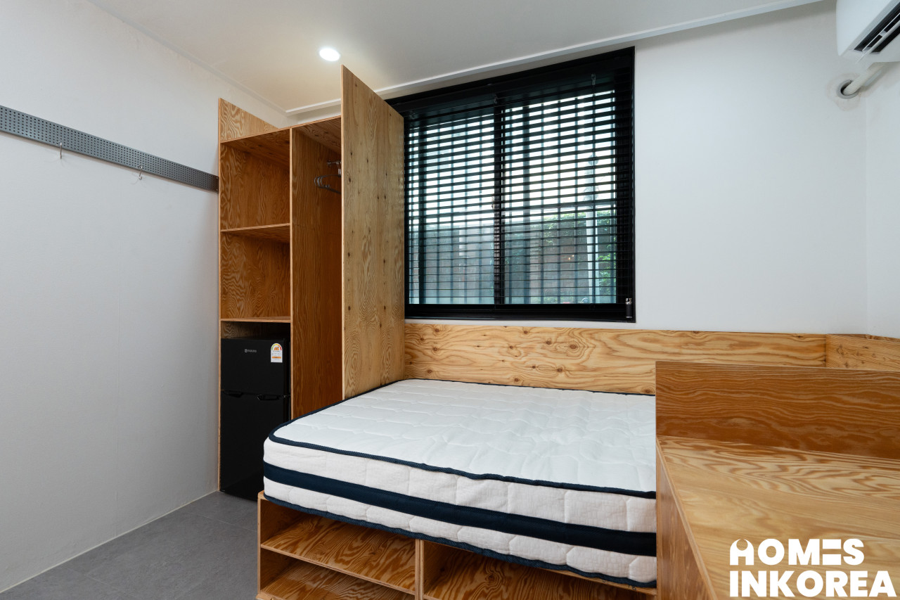 room_05_02 로고.jpg
