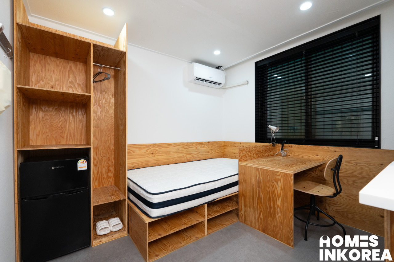 room_08_01 로고.jpg