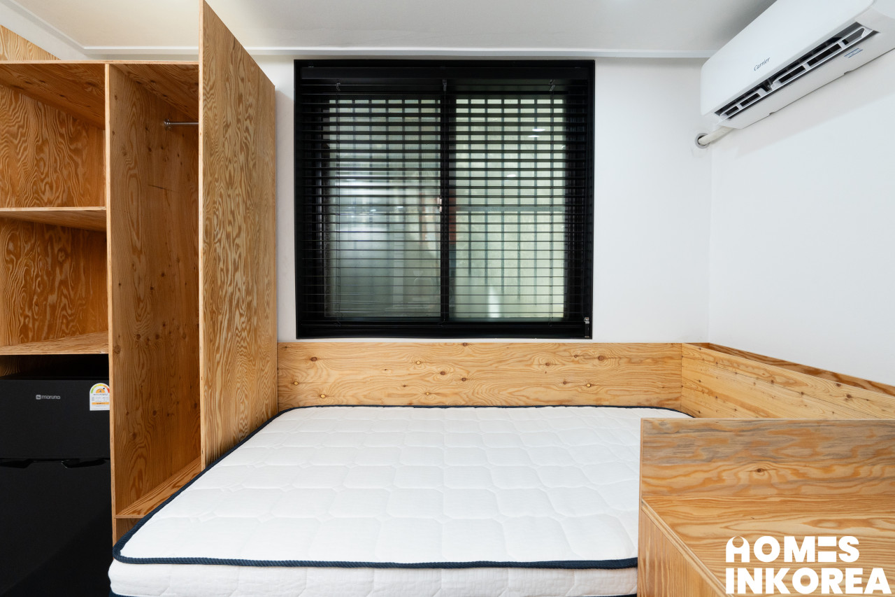 room_03_03 로고.jpg