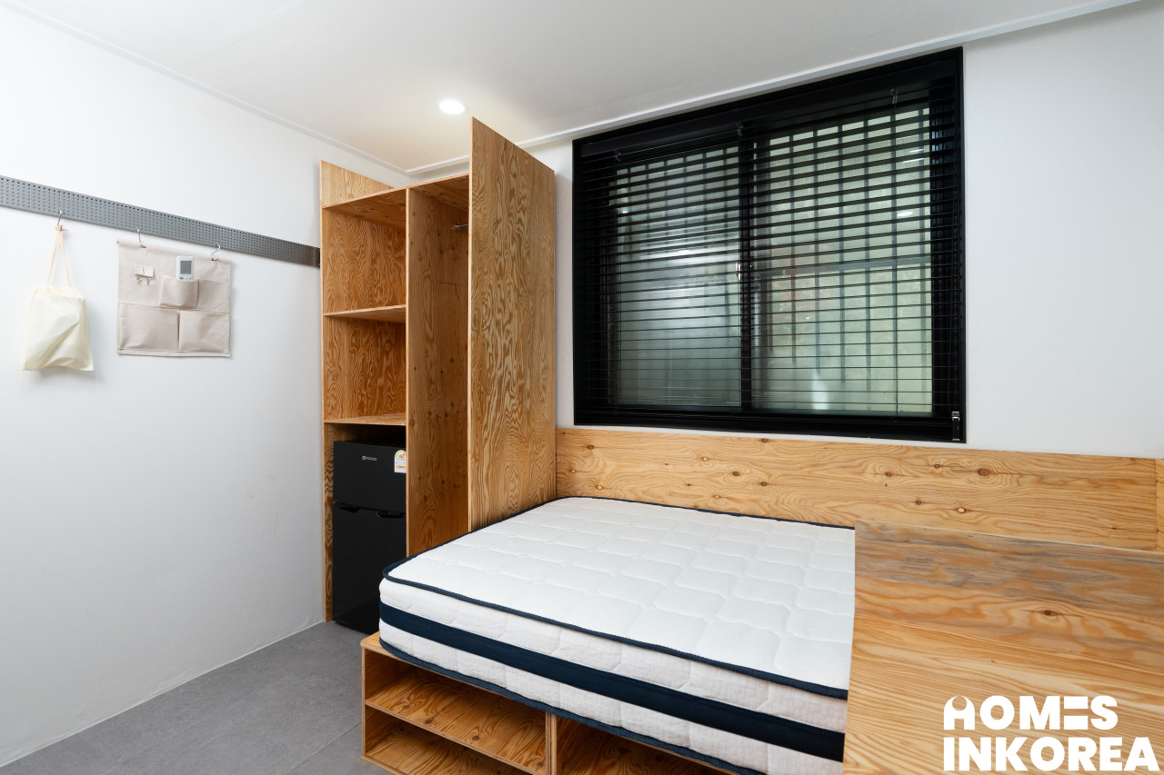 room_03_02 로고.jpg