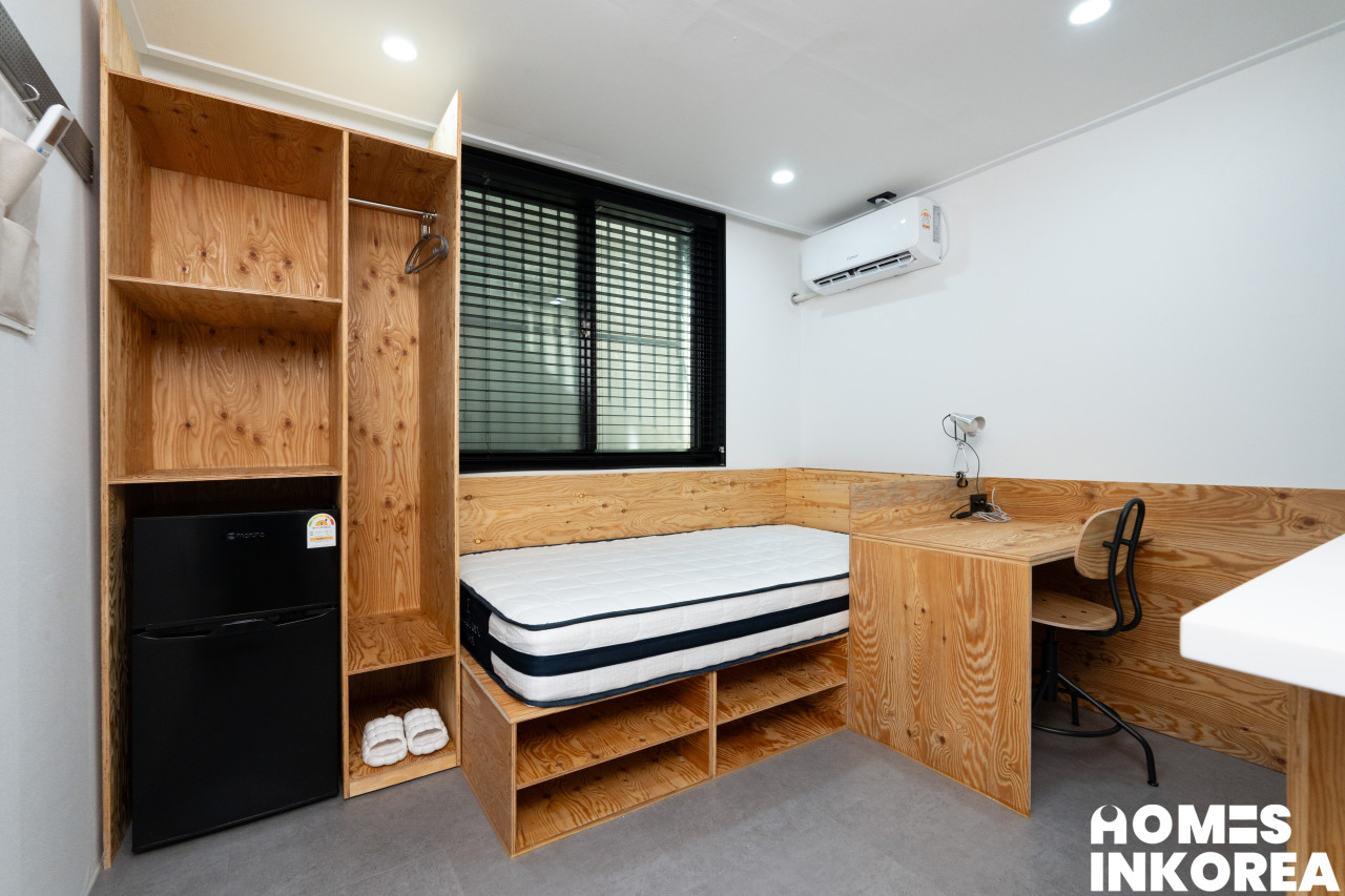 room_03_01 로고.jpg