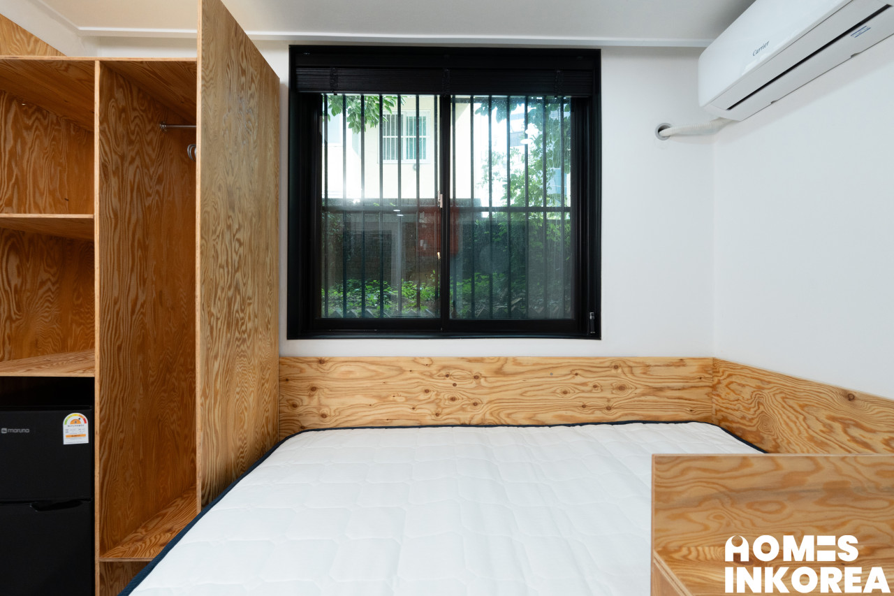 room_02_03 로고.jpg