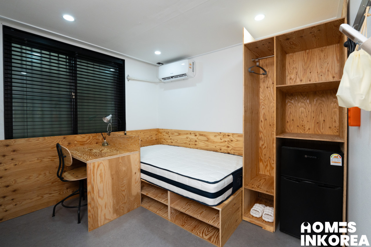 room_01_01 로고.jpg