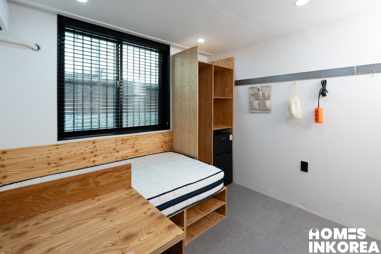 room_06_02 로고.jpg