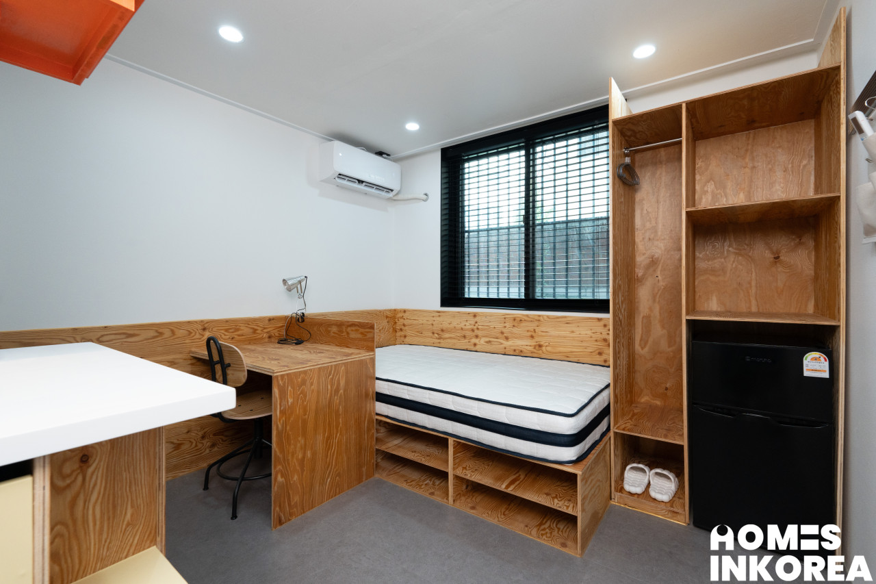 room_06_01 로고.jpg